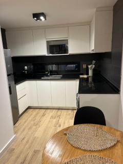 Warm, distinguished studio! - 4