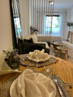 Warm, distinguished studio! - 3