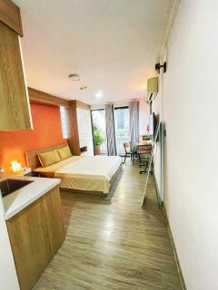 Bright Balcony STU 401 Near Uncle Ho's Mausoleum - 9