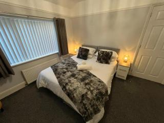 Comfortable, homely 4 bedroom property - 8