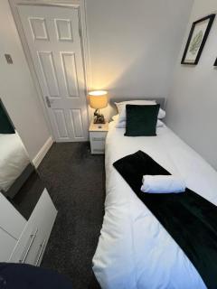 Comfortable, homely 4 bedroom property - 4