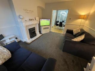 Comfortable, homely 4 bedroom property - 3