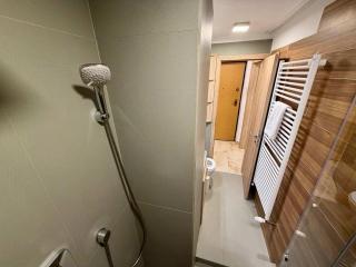 Cozy modern studio Downtown by Managr - 8