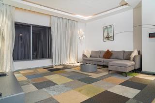 Premier Plush Apartments - 8