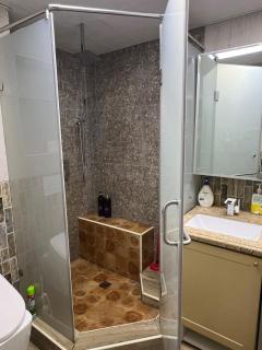 modern 2 bedroom, close to city and railway - 5