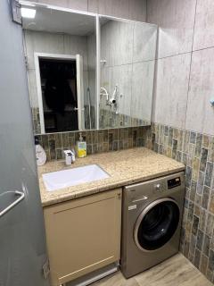 modern 2 bedroom, close to city and railway - 1