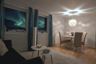 Hillside Top-Row Apartment, Stunning Views - 7