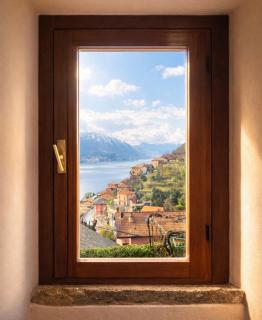 Lake View and Private Garden House for 6 - 9