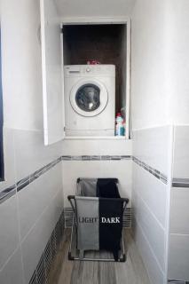 Lake View and Private Garden House for 6 - 2