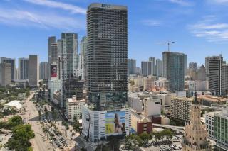 4504 Lux Miami Studio City and Bay Views - 1