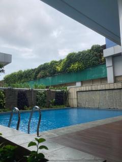 Japandi City View Room, Glodok, Gym & Pool Access - 3