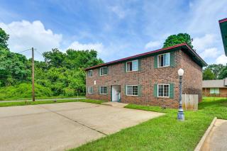 The Homestead Luxury Cozy 2BR Apartment in Nacogdoches Near SFA University and Downtown Pet Friendly Business Ready Extended Stays Welcome with Self Check In High Speed WiFi Full Kitchen In Unit Laundry Private Parking and Quiet Comfort - 3