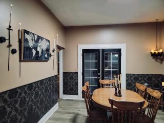 The Raven Room at Stag and Sparrow - 8