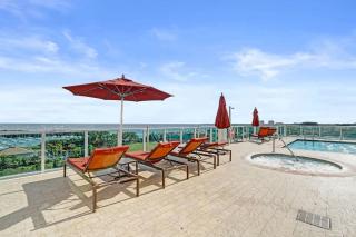 The Arya Escape 20th Floor Suite with Kitchen - 2