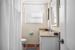 Steps to the Sand, 2 Bedroom Condo Near Restaurants, Heated Pool - 4