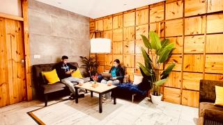 Divine Inn Hotel Near Rajouri Garden Main Market - 1