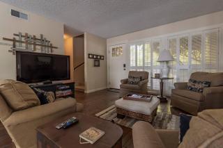 What-A-View HSV - Serene Lakeside Town Home - 3