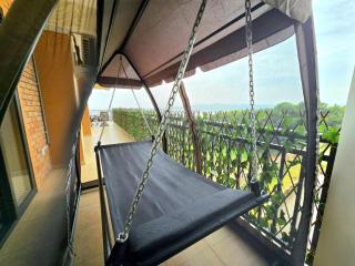 Water's Edge Lakefront Apt at Pacific Victorian - 5