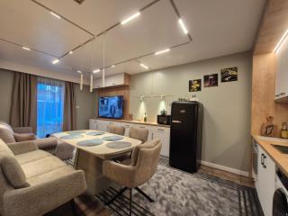 Bansko Getaway- Ski & Summer Activities , sleep 6 - 7