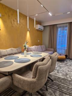 Bansko Getaway- Ski & Summer Activities , sleep 6 - 6