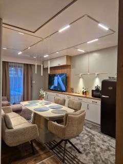 Bansko Getaway- Ski & Summer Activities , sleep 6 - 1