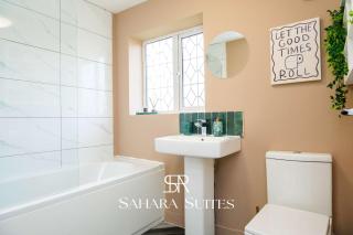 Family 3BR Stay - Garden & Parking Near Fun Parks - 5