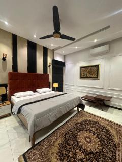 Executive And Luxurious Rooms In DHA Phase 6 Near Raya, Dolmen and Airport - 3