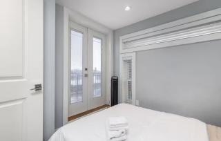 Large 3 Bedroom Laneway House - 4