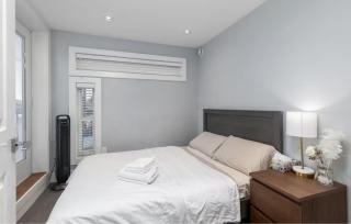 Large 3 Bedroom Laneway House - 3