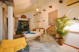 Beautiful 4 bedroom ocean view white house, steps from the beach Rawai Beach - 6