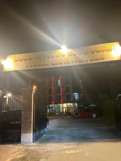 Three Lion Hotel - 9