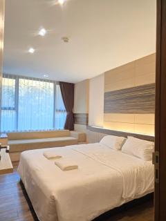 Quiet Balcony Wood Stay - 5