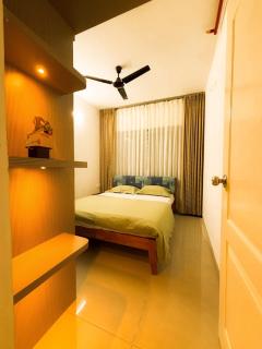 Luxury Flat Escape Spacious, Stylish and Affordable - 6