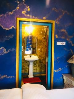 Serendipity Lake Artistic Bungalow by Heidis Home - 3