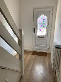 The Brent 5 Bedroom Luxurious Dartford House - 2