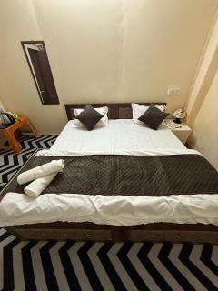 madho kutumb hostel ganga - 4