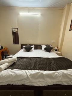 madho kutumb hostel ganga - 2