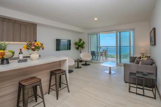 Panoramic ocean view condo-pools-gym-fast internet - 7