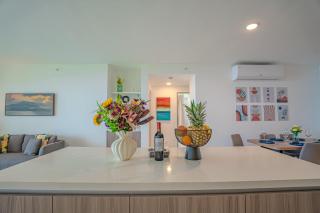 Panoramic ocean view condo-pools-gym-fast internet - 2