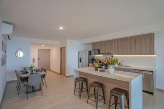 Panoramic ocean view condo-pools-gym-fast internet - 5