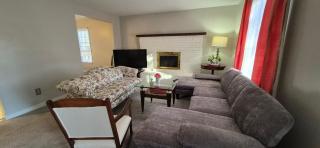 Cozy 3-Bedroom Ground-Level Apartment close to Short Pump Mall - 9