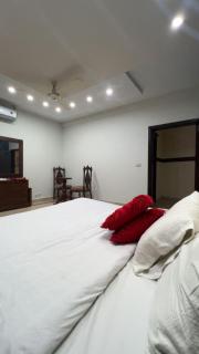 2 Bedroom Luxury Apartment in F-11 Markaz - 1