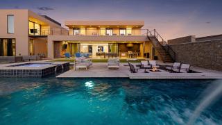Scottsdale escape with luxury & endless amenities - 3