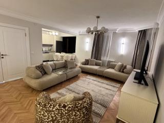 Brand New Premium Center 7star 4bedroom - 0