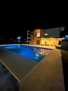 Casa cerca de Paso de la Patria para descanso para 10a20 personas - 0