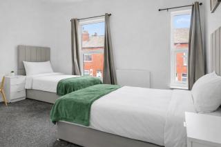 Free Parking in Warrington, Ideal for contractors, Pool Table, Long stays - 8