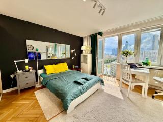 GREEN 3 metro WiFi 65’TV Netflix HBO AppleTV AmazonTV Disney - 0