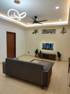 Homestay Cik Ana Sikamat - 0