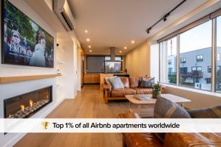 Premium City 3bed Apartment with Gated 2 car parks - 0