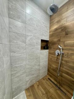 The Golden spot Modern Central Apartment with Garage and Balcony, Quiet Location - 5